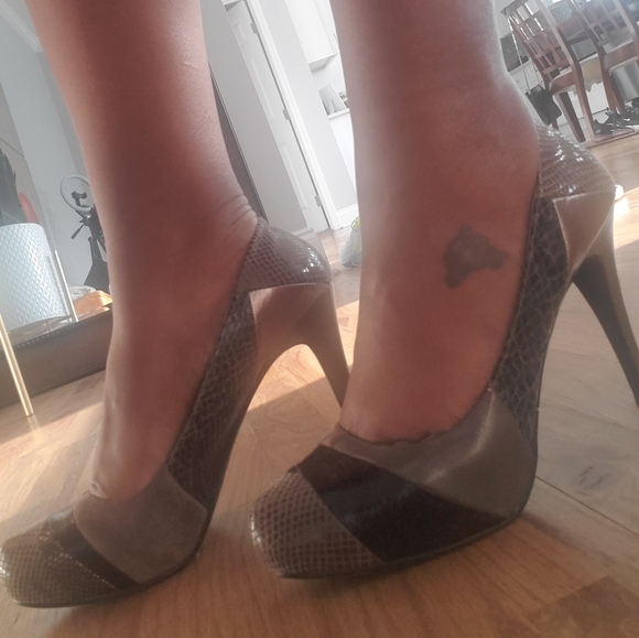 Multi-Pattern Grey Heels - Picture 4 of 4